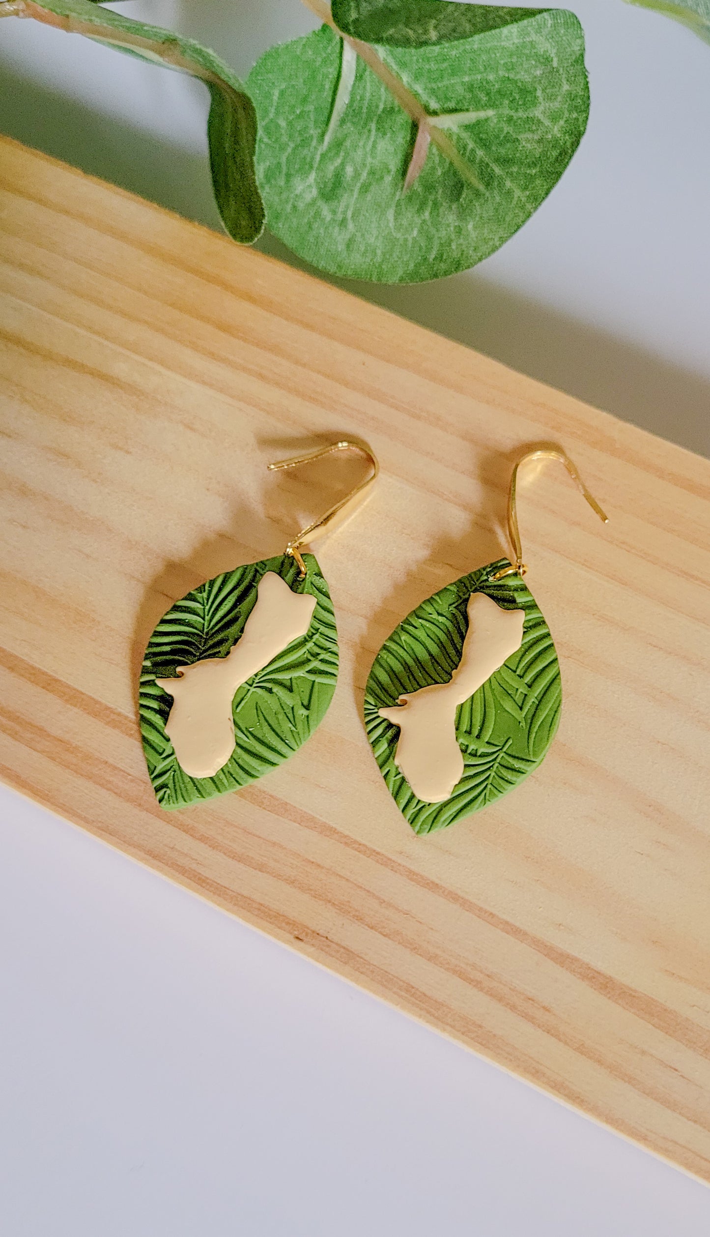 "Isla Guahan" Dangle